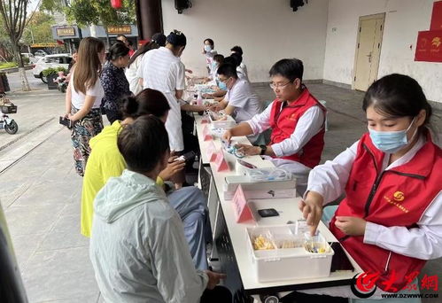 醫(yī)心向黨 健康義診進(jìn)社區(qū)——蘭山區(qū)人民醫(yī)院開(kāi)展健康咨詢服務(wù)